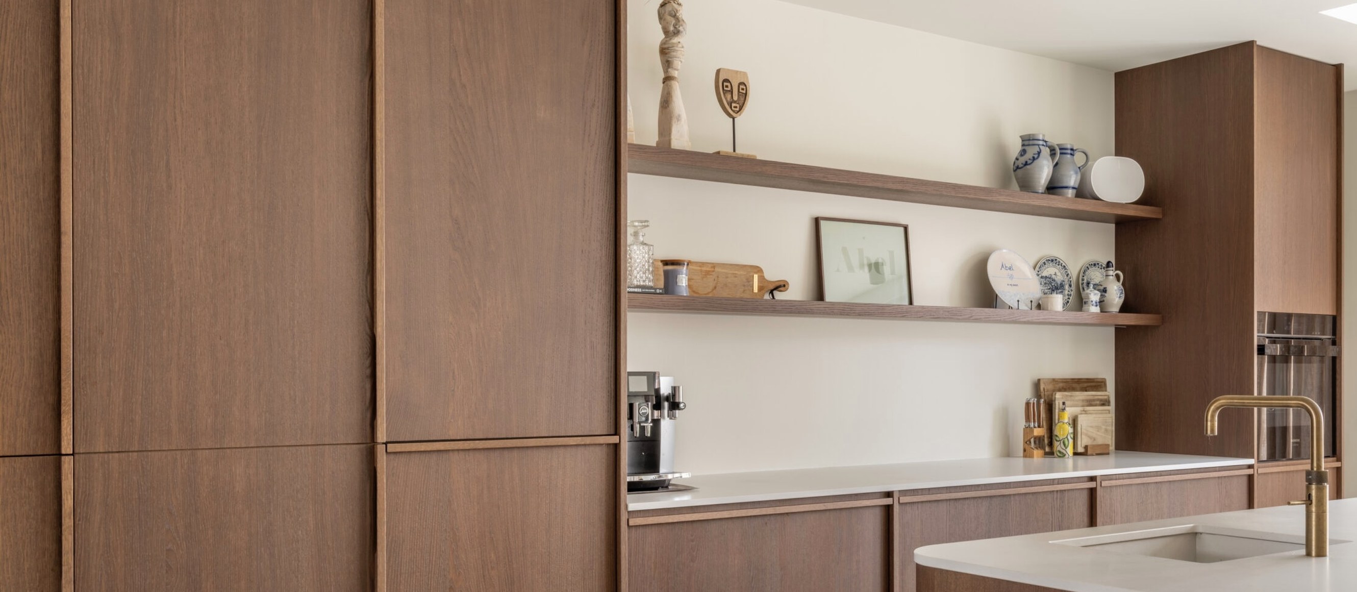 Cocina a medida de diseño premium fabricada por Suplacard en Buenos Aires